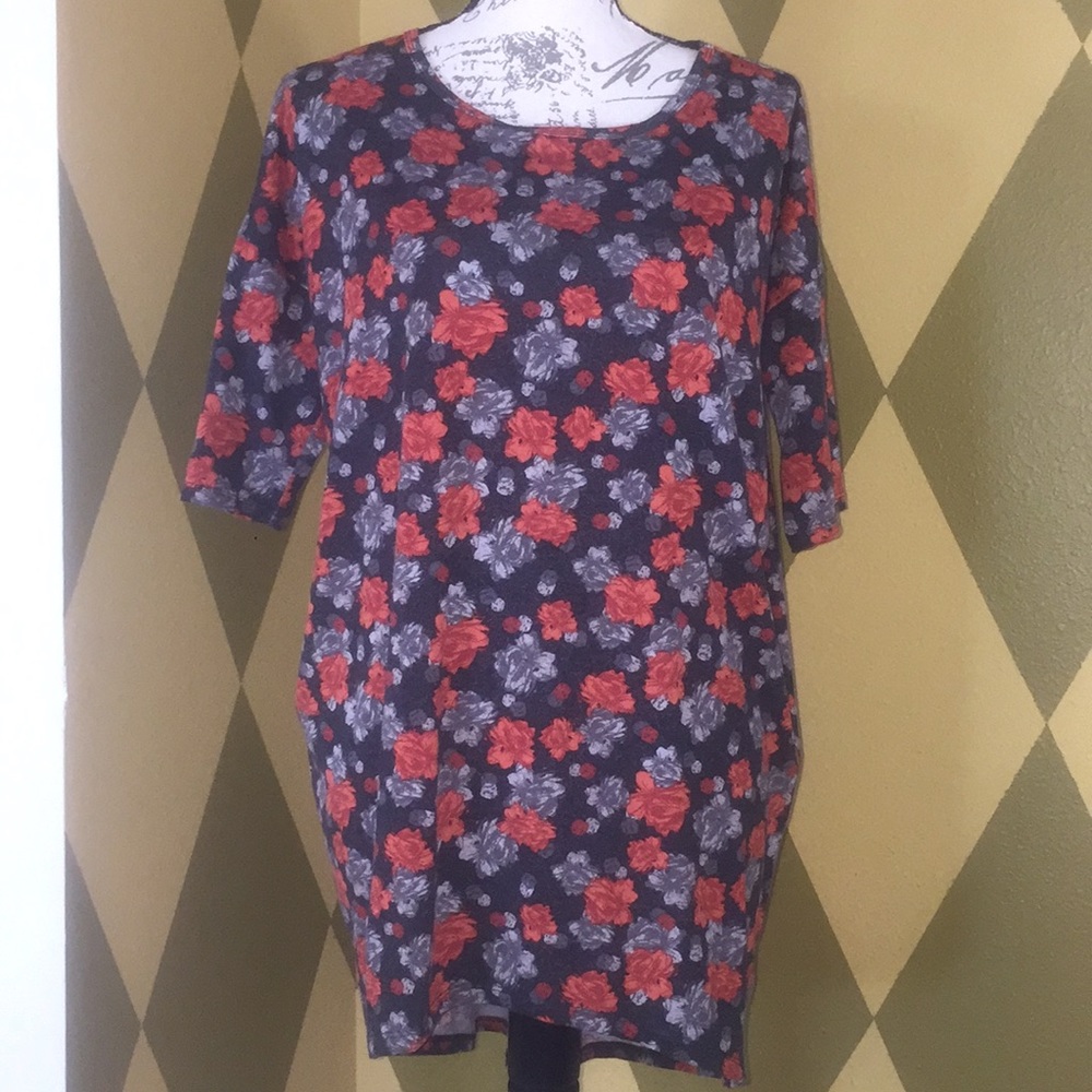 Lularoe Perfect T Black & Grey w/Red Flowers XS